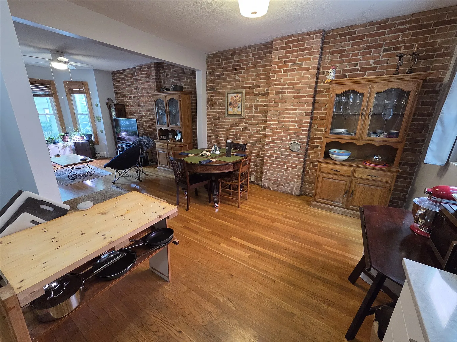 2 bed, 1000 sqft, $3,200 — Photo 2
