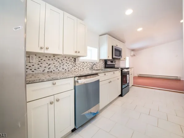 55 Yurchak Dr, Ogdensburg Boro, NJ 07439