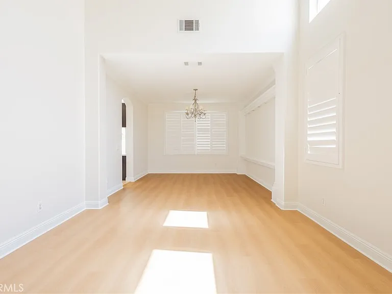 5036 Heritage Dr — Photo 3