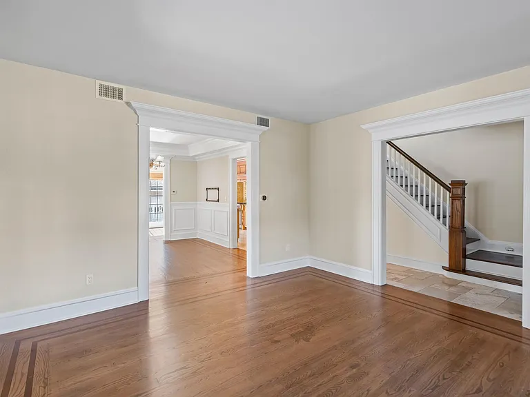 66 Crescent Ave — Photo 6