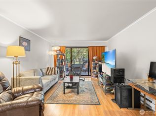 7930 SE 34th Street #203, Mercer Island, WA