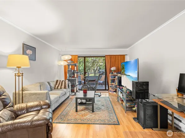 7930 SE 34th Street #203, Mercer Island, WA 98040