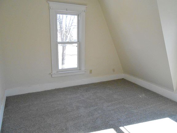 4th image of 2028 Bridge Ave