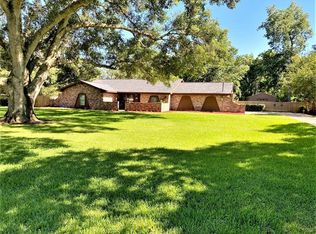 201 Pecan Estates Rd, Angleton, TX 77515