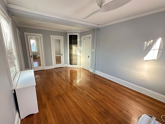 3rd image of 22233 93rd Ave Floor 1