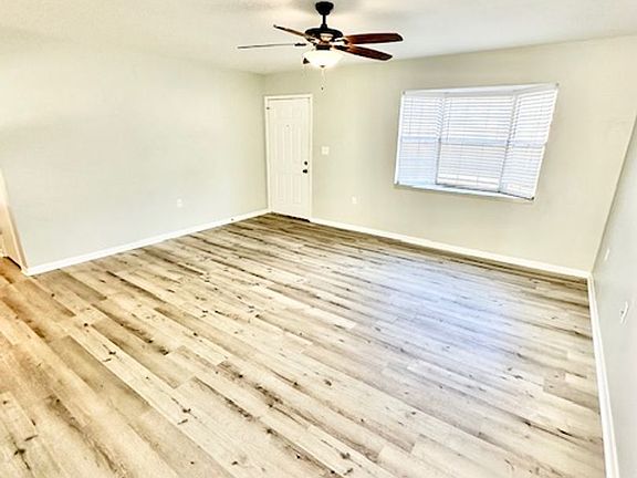 5th image of 806 Meadow Ln