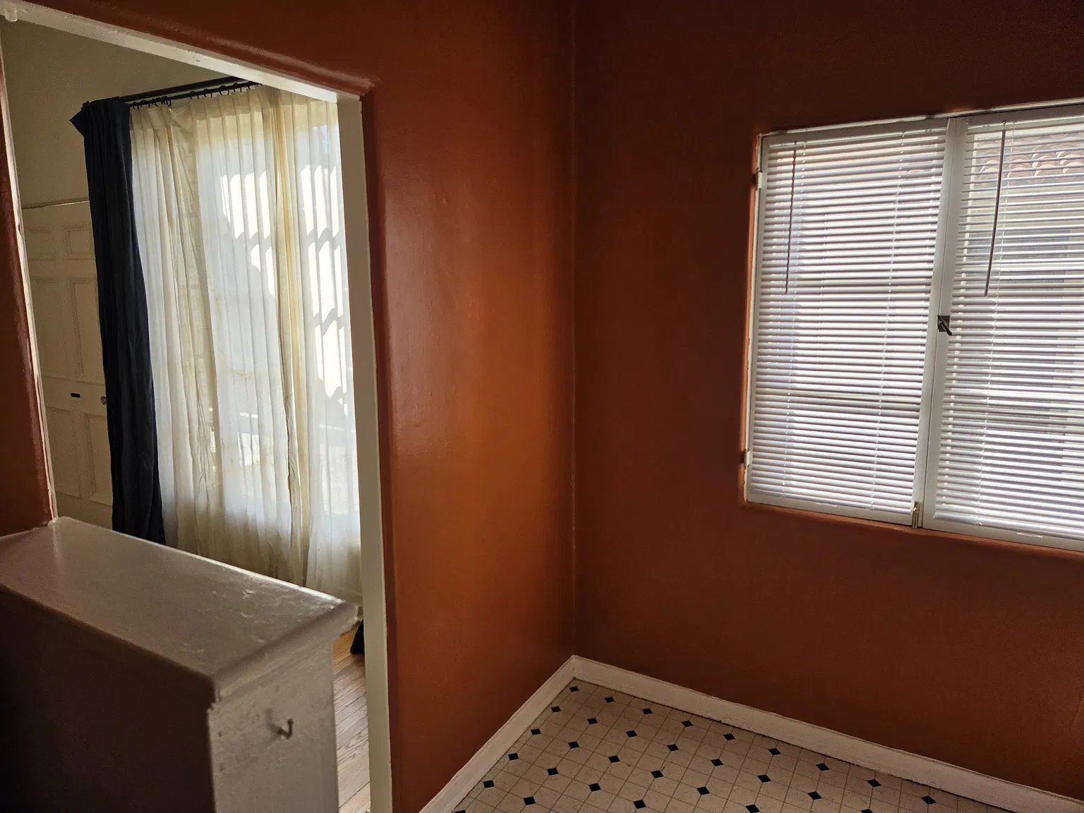 1232 1/2 N Flores Ave — Photo 4