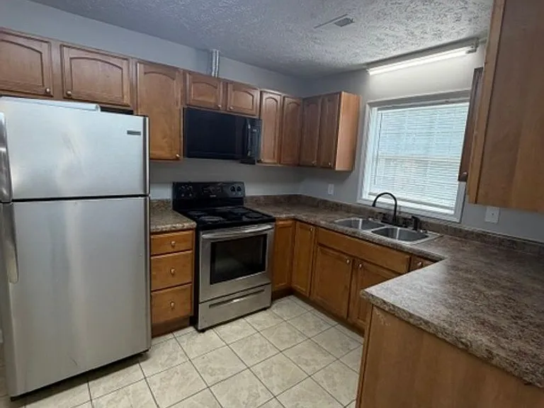 536 Linwood Ave — Photo 10