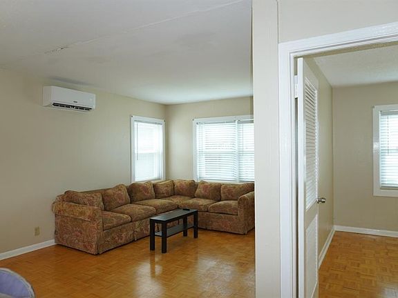 5th image of 809 W Park Ave #B