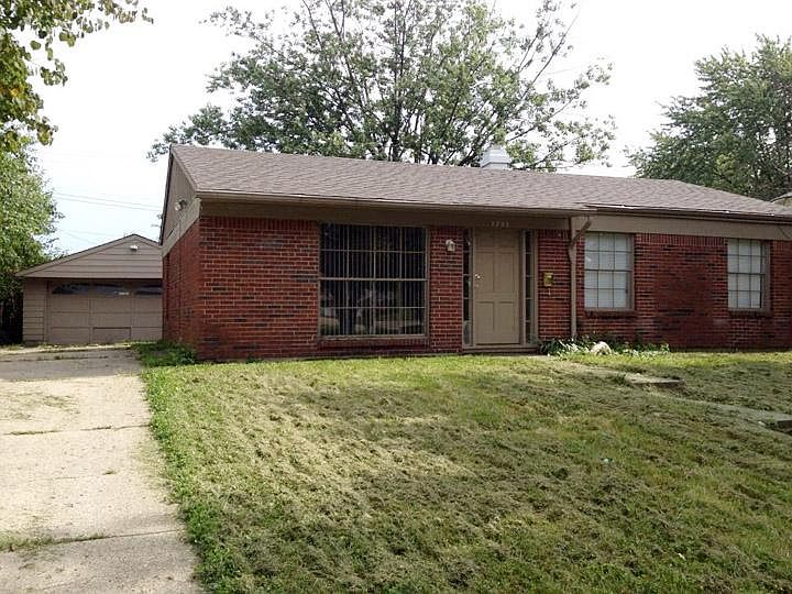 1st image of 3709 N Chateau Ln