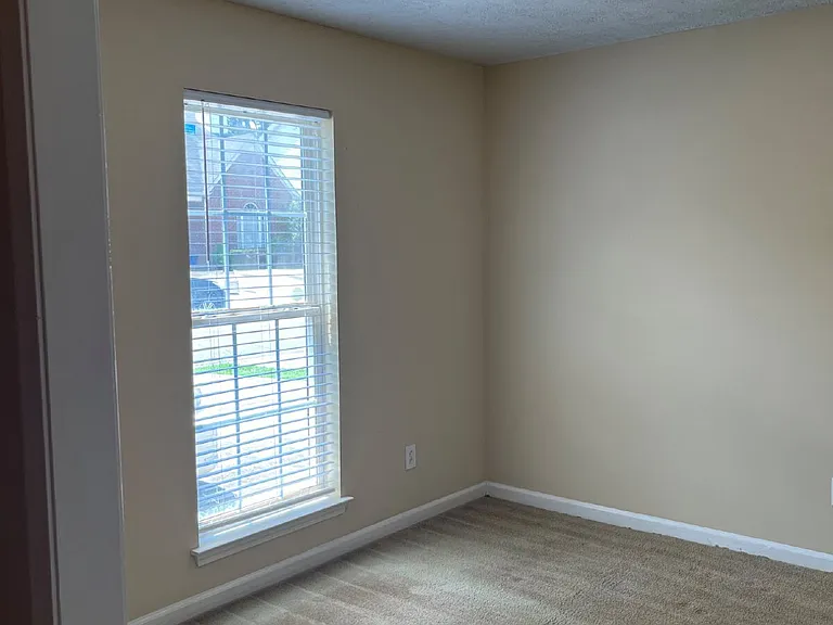 1513 Middleborough Ct — Photo 14