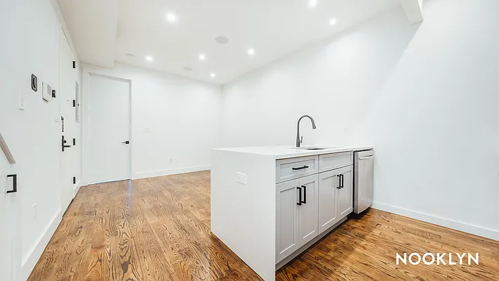 Rented by Nooklyn NYC LLC | media 22