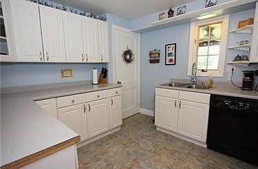 5th image of 24 Conestoga Dr
