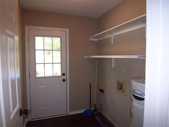 3rd image of 5743 Woodchase Cir W