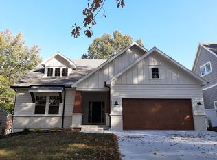 6807 Fontana St, Prairie Village, KS 66208