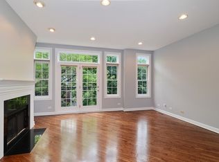1136 W Wolfram St #3, Chicago, IL 60657