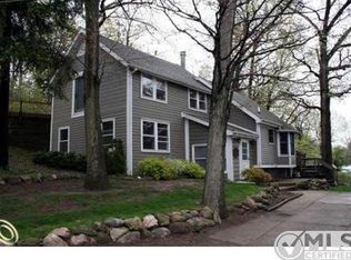 551 Westpointe Ct, Lake Orion, MI