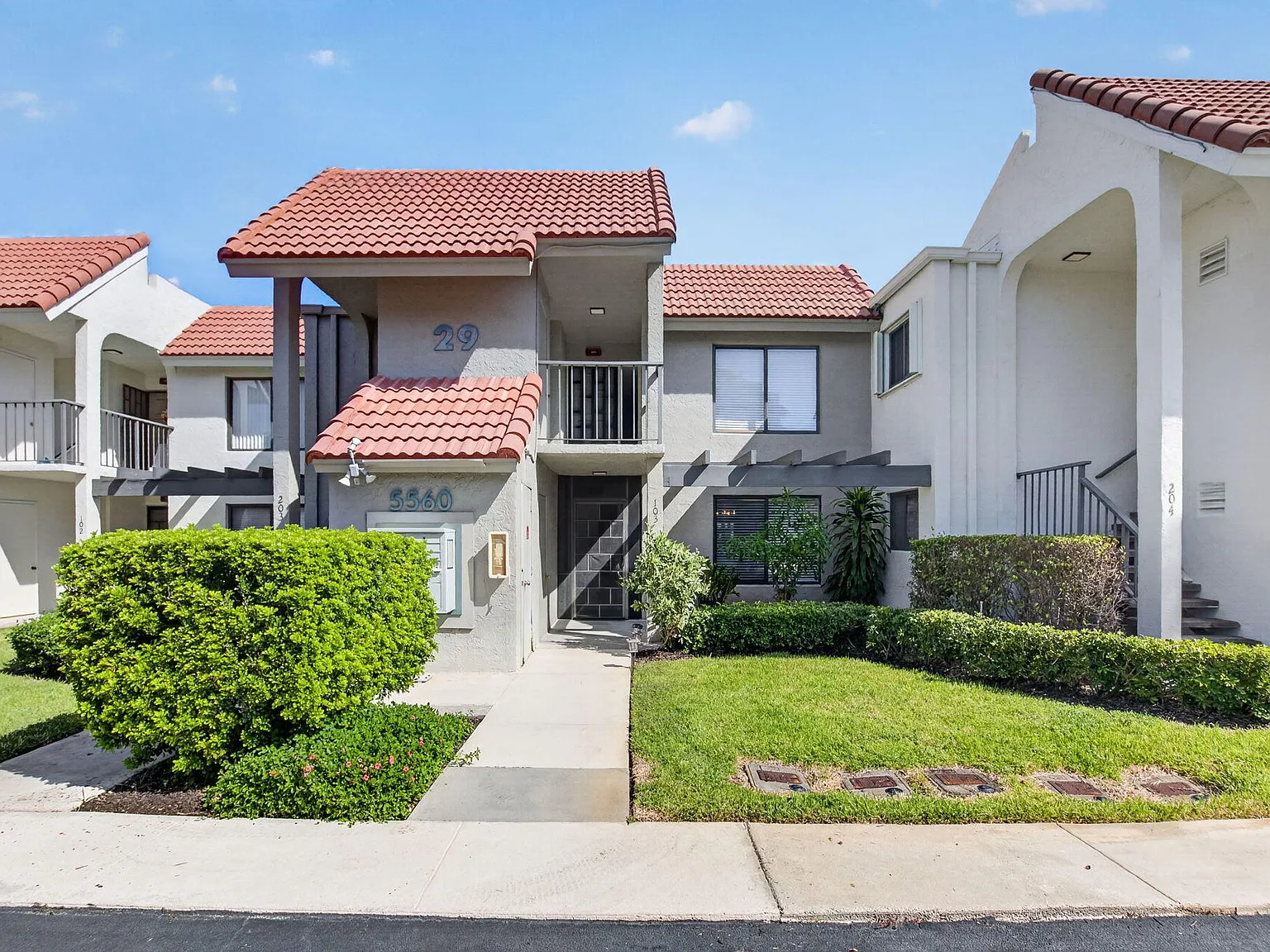 2 bed, 2.0 bath, 1280 sqft, $4,100 — Photo 3
