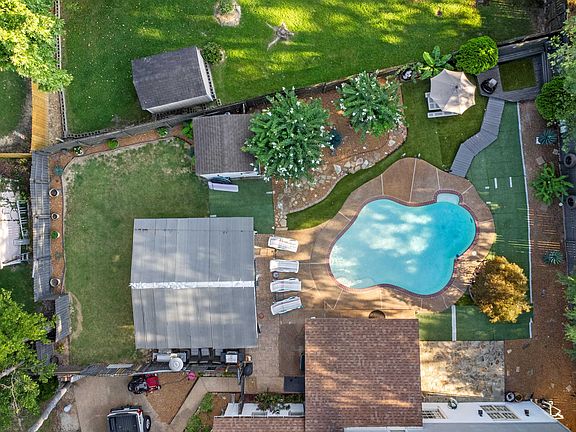 3rd image of 2818 Morning Woods Dr