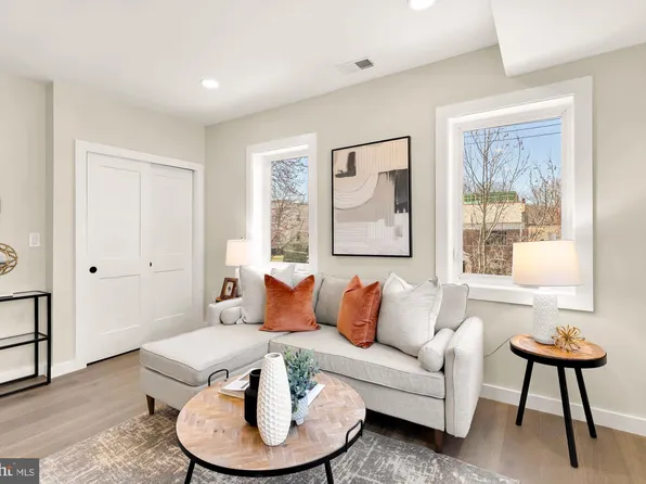 2639 41st St NW #5, Washington, DC 20007