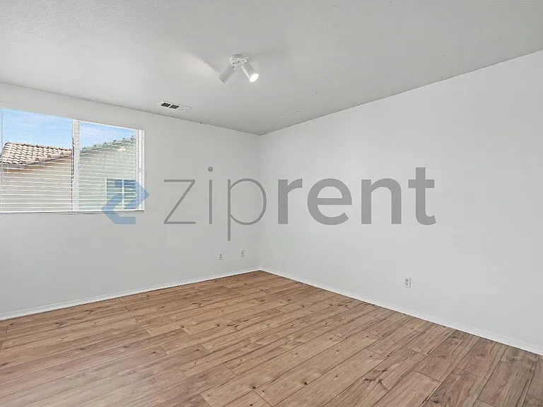 1854 Bankstown Way — Photo 32