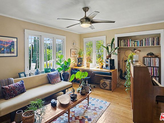 5th image of 2449 Riverside Pl