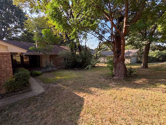 5th image of 821 Glen Oaks Blvd