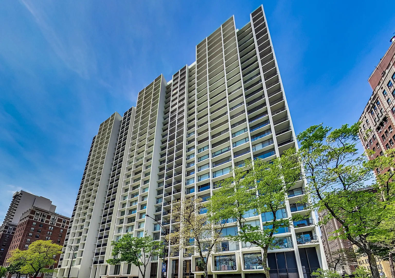 2 bed, 1200 sqft, $3,900 — Photo 1