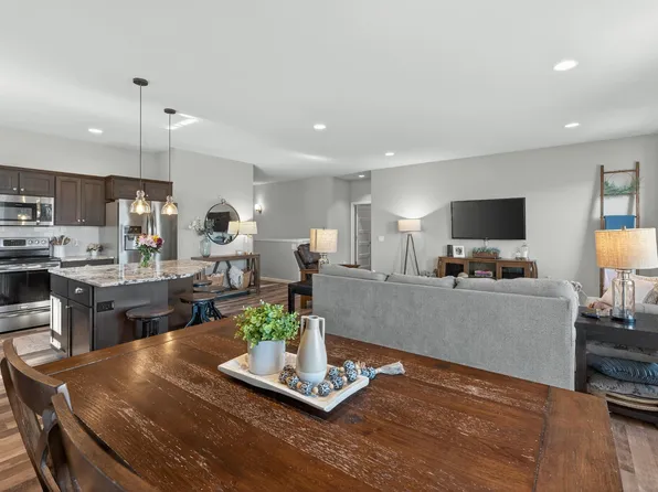 5371 Little Bluestem Dr, Mc Farland, WI 53558