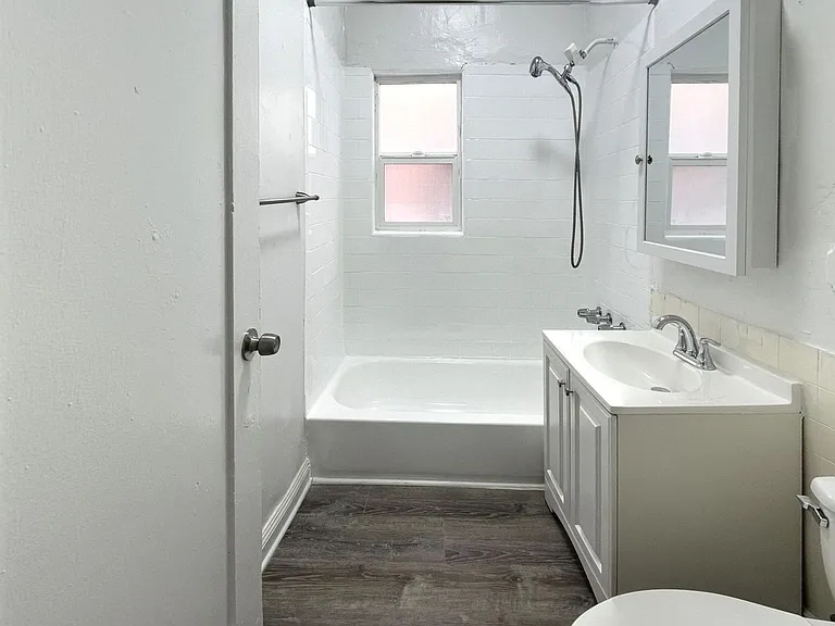 BU1 - 501 Burlington Apts — Photo 11