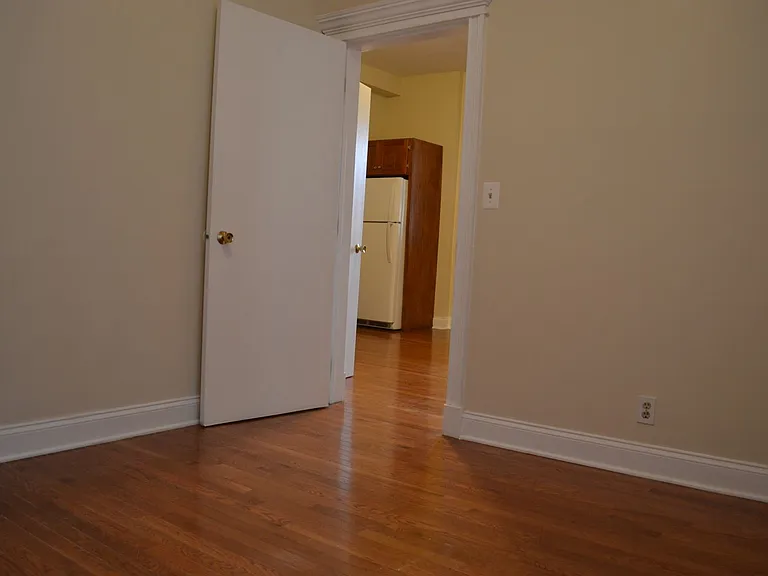 912 N Western Ave — Photo 6