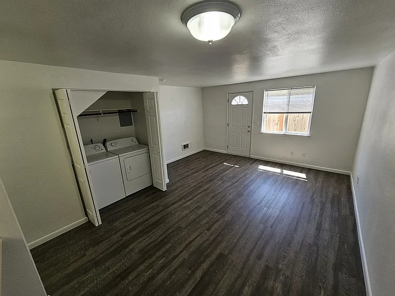 226 Little St SW #3 — Photo 7