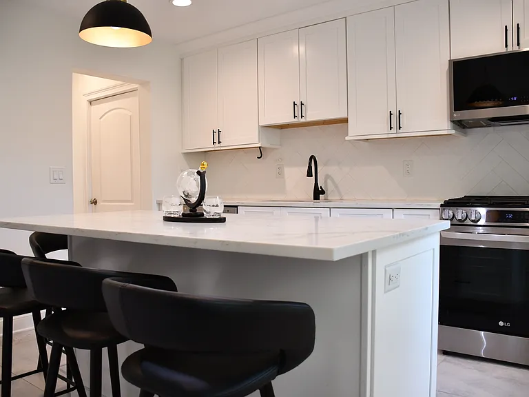 5 Lewis St — Photo 3