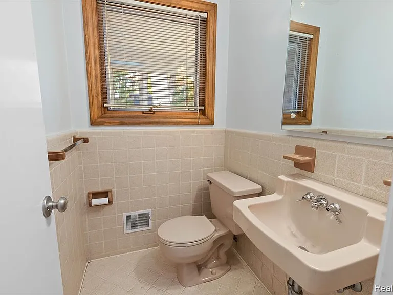 4966 Whispering Pine Ln — Photo 18