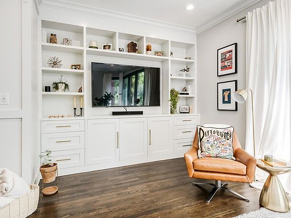 5th image of 1048 N Wolcott Ave #2