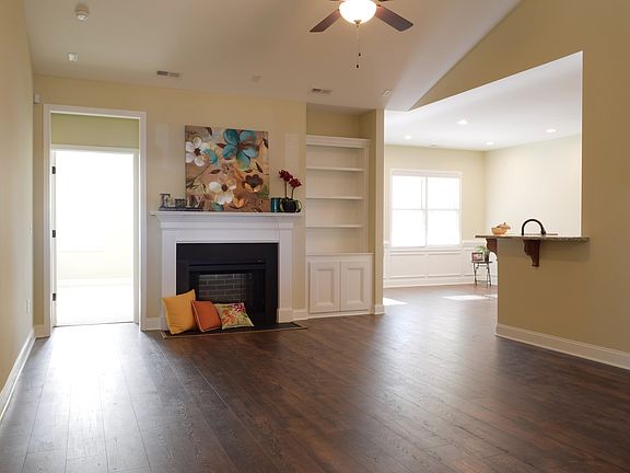 3rd image of 208 Kings Way