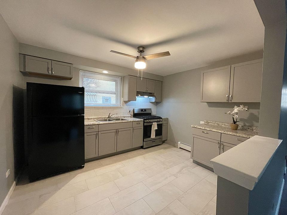 1st image of 738 Beach Ave #1