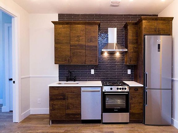 2nd image of 316 Melrose St #2L