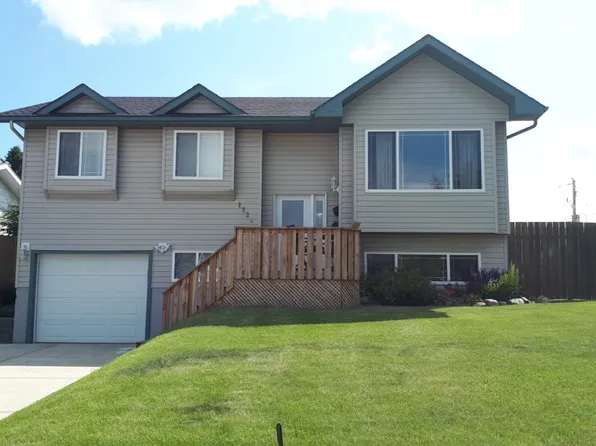 1320 11th St, Cold Lake, AB T9M 1J5