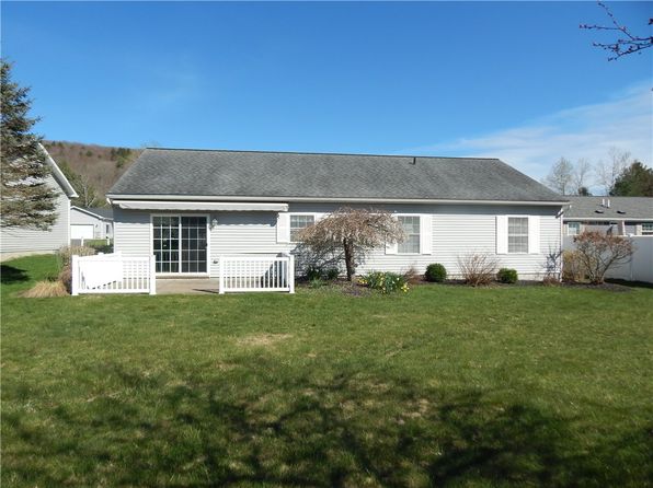 15 Schoolhouse Ln, Oneonta, NY 13820