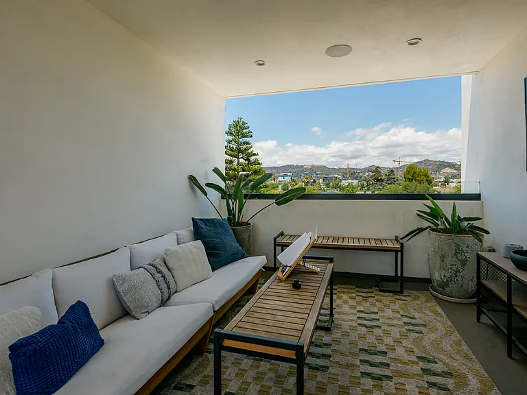 745 N Gramercy Pl — Photo 24