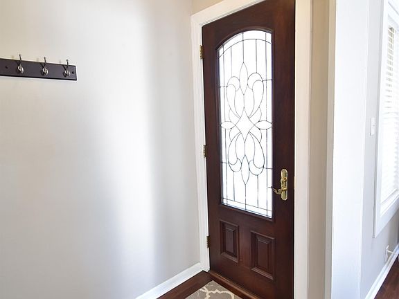 2nd image of 3819 Mount Vernon Ave