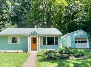 32 Powell St, Northampton, MA 01062