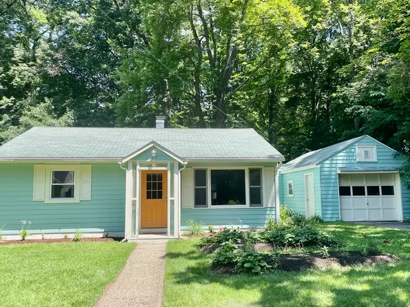 32 Powell St, Northampton, MA 01062