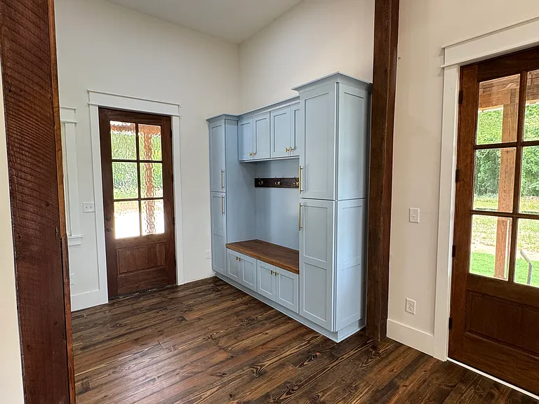 205 Railroad Rd — Photo 4