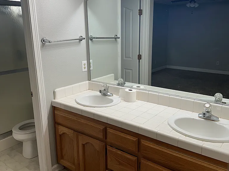 1861 Parkwood Dr — Photo 10