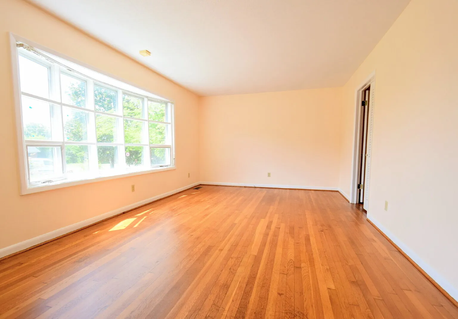 3 bed, 2.0 bath, 1592 sqft, $1,400 — Photo 4