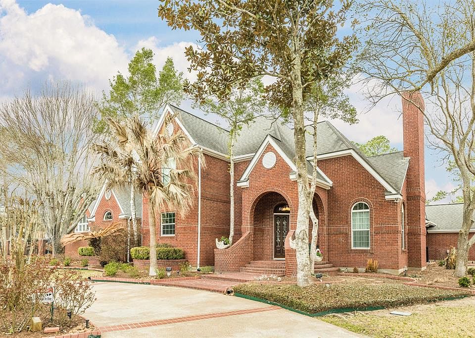 1st image of 502 W Spreading Oaks Ave