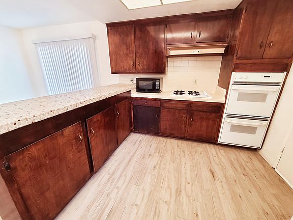 4th image of 22123 Bryant St