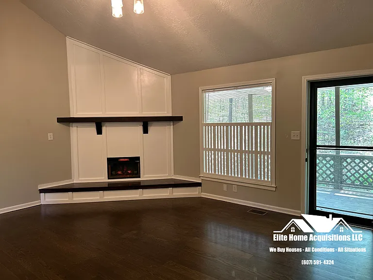 1645 Pilgrim Rd — Photo 3
